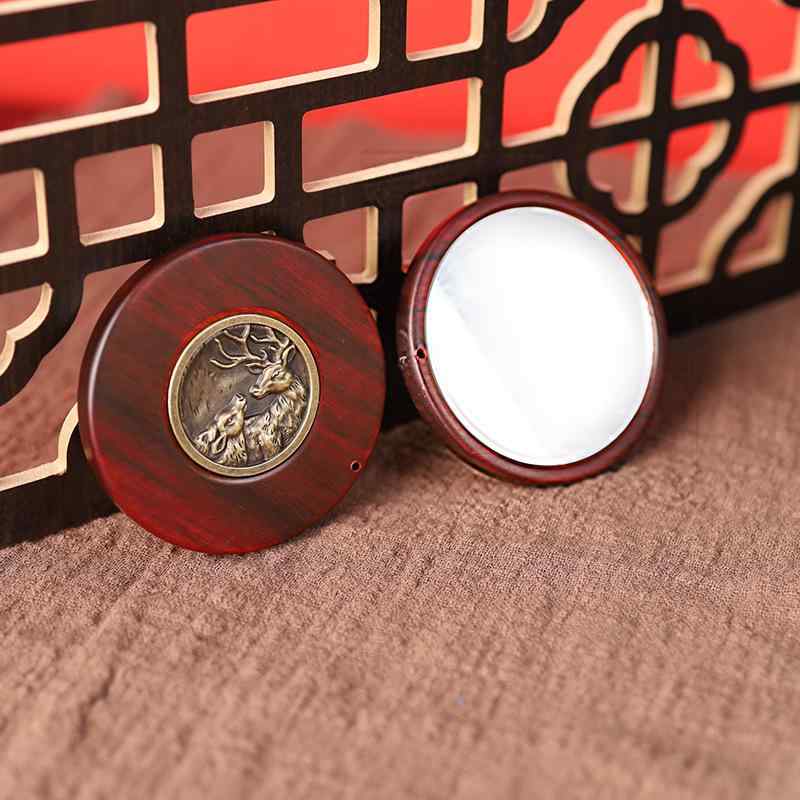 化粧鏡 レディース 紫檀 木製 鹿 エンボス 携帯 ミニ 丸型 コンパクトミラー 赤色 結婚式 ブライダル ..