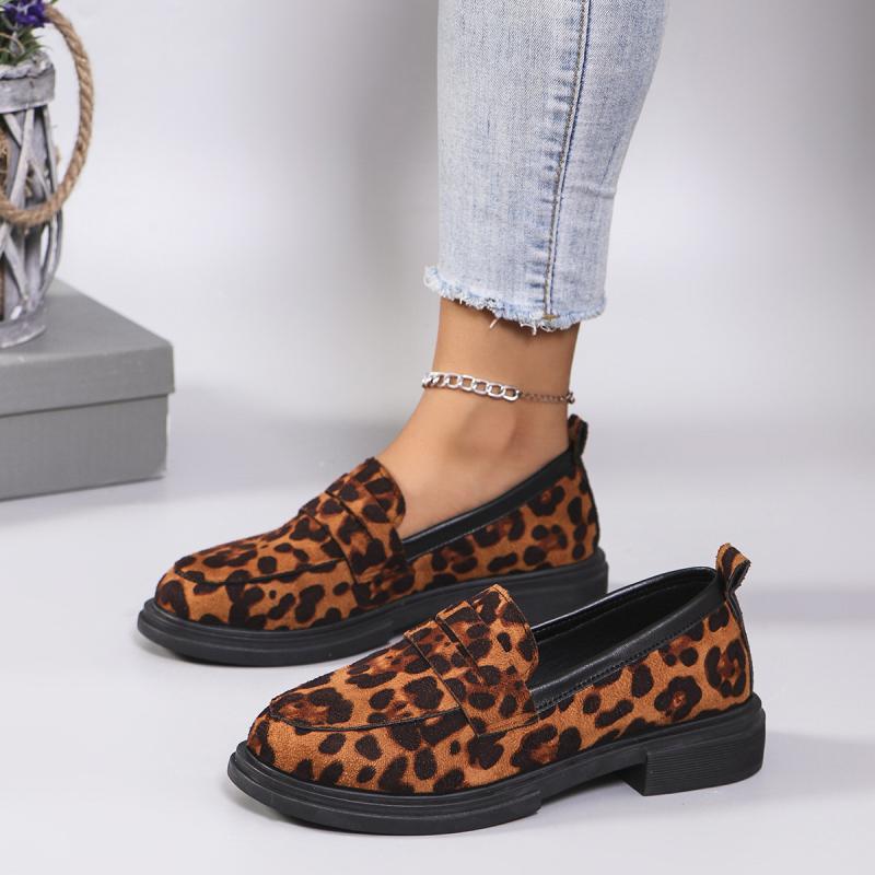 靴 ローファー レディース 大きいサイズ ヒョウ柄 ブリティッシュ フラットシューズ 上品 スエード調 タッセル キャンバス素材 イエロー 低ヒール 太ヒール ラウンドトゥ 普段使い マッサージ機能(x2)