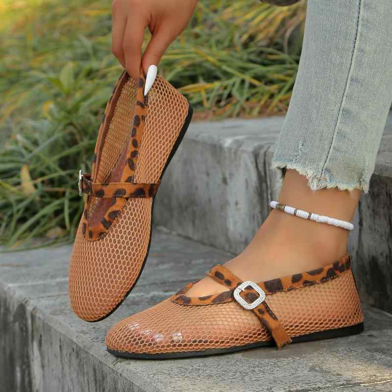 靴 レディース 大きめサイズ ラインストーン バックル 普段使い 春夏 欧米風 おしゃれ 万能 カジュアル ラウンドトゥ 超繊維 ヒョウ柄 ゴム底 メッシュ 通気性