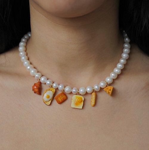 ネックレス レディース 個性的な フェイクパール ビーズ チョーカー クロワッサン 唐辛子 カエル アニ..