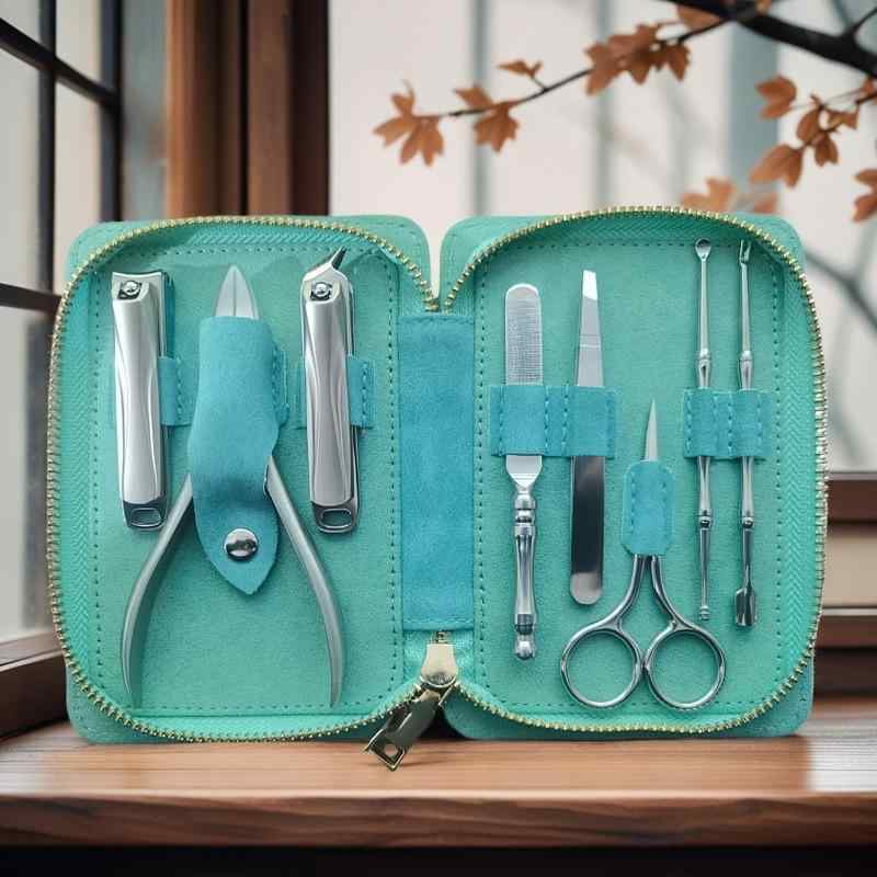 爪切りセット 8点セット 携帯用 家庭用 ステンレス製 電気メッキ加工 グルーミングキット ネイルケア用品 爪やすり 鼻毛はさみ 耳かき 眉毛ケア 眉ばさみ ピ...