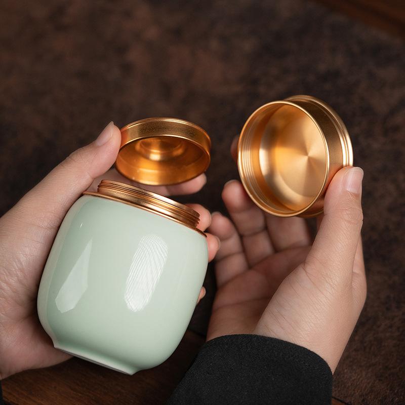 茶葉缶 陶磁器 青磁 密閉 湿気防止 乾物保存容器 携帯用 金属蓋 モダンシンプル スカイブルー 青磁色 釉薬仕上げ(x2)