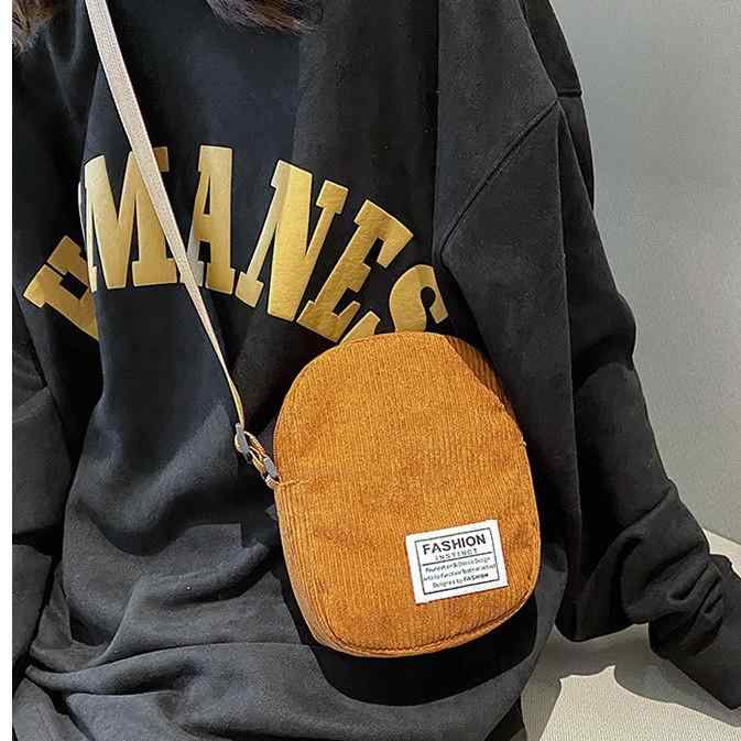 ショルダーバッグ レディース コーデュロイ スマホポーチ ミニバッグ コインケース レトロ 普段使い お出かけ 秋冬 カジュアル シンプル ファスナー開閉 スクエア型 縦型 軽量 黒 灰 ピンク 茶色系