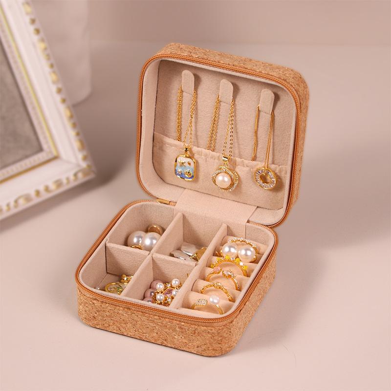 アクセサリーケース ジュエリーボックス コルク 携帯用 トラベル ピアス イヤリング ネックレス 指輪 収納ボックス 小型 ミニ コンパクト おしゃれ 上品 シンプル 無地 韓国風