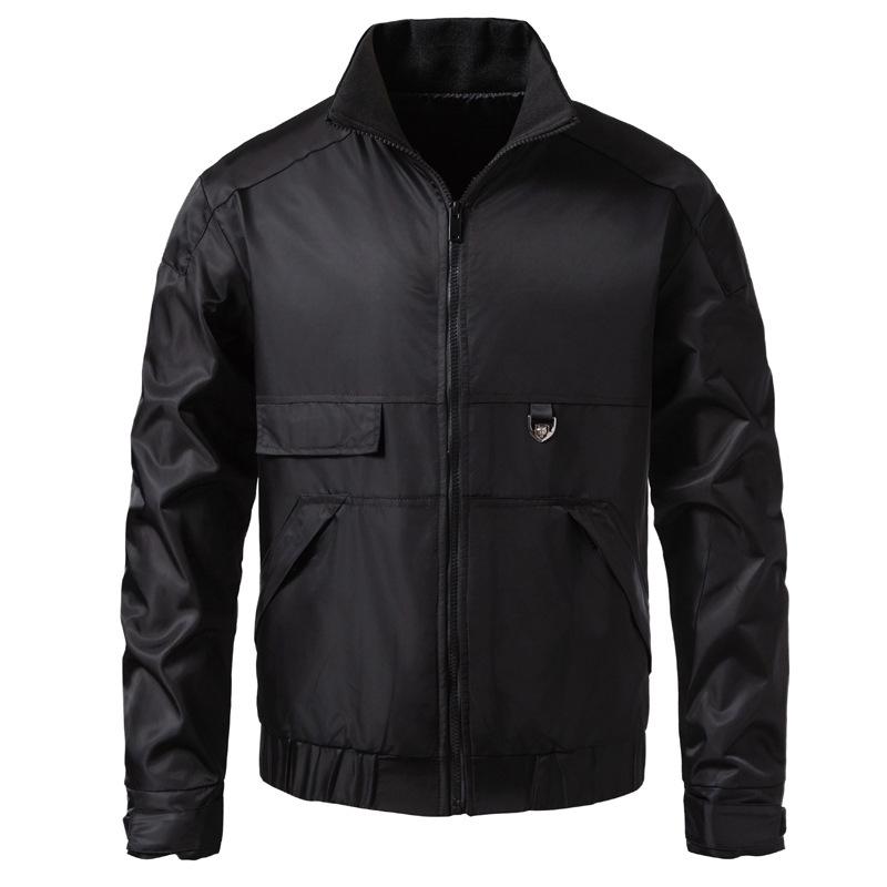 ・カテゴリ: ジャケット・スタイル: カジュアル・対象: メンズ・主な素材: ポリエステル100%・裏地: ポリエステル100%・機能: 通気性、防水性、耐摩耗性、防風・ネックライン: スタンドカラー・フード: 付き・袖丈: 長袖・袖タイプ: レギュラー・フィット: ルーズ・着丈: レギュラー・厚さ: 薄手・柄: 無地・開閉: ジップアップ・ポケット: サイドシームポケット・デザイン: マルチポケット・裾デザイン: ストレート・着用スタイル: アウター・着用シーン: スポーツ・カラー展開: ブラック・サイズ展開: M、L、XL、XXL