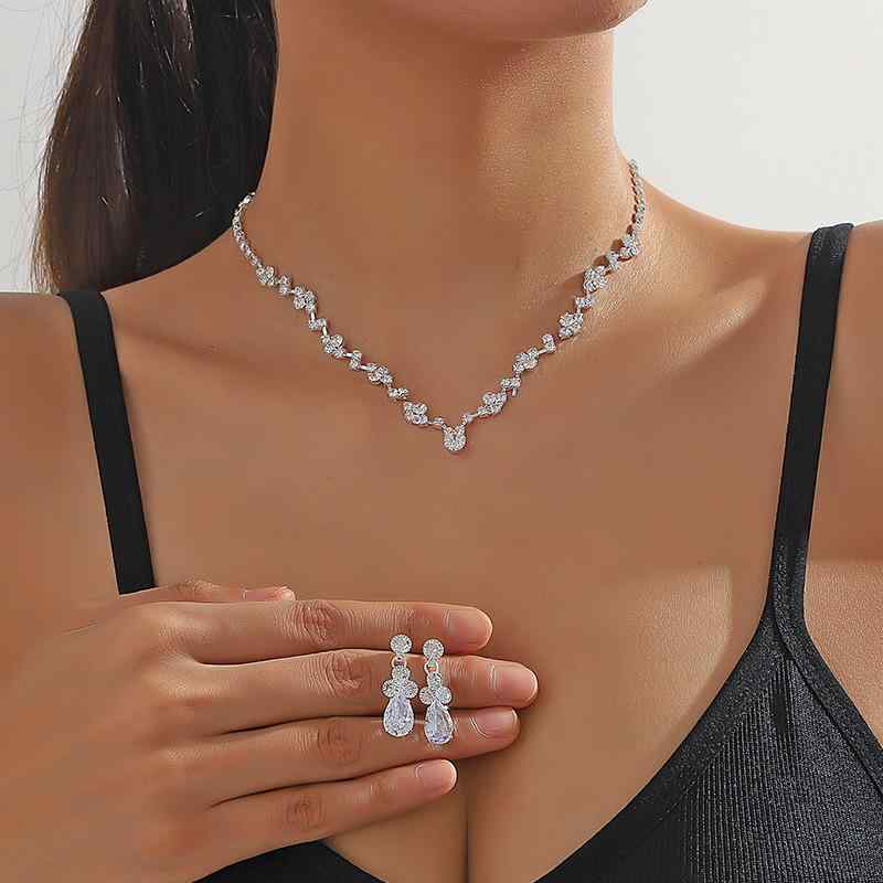 アクセサリーセット レディース 3点セット ネックレス ブレスレット ピアス ラインストーン ジルコニア クリスタル 電気メッキ加工 鎖骨チェーン 楕円 幾何学模様 欧米風 上品 高級感 フォーマル 普段使い シルバー