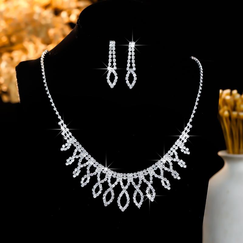 アクセサリーセット レディース ネックレス ピアス 2点セット ショートネックレス ラインストーン ジルコニア パーティー フォーマル 結婚式 披露宴 二次会 華やか エレガント シルバー 高級感