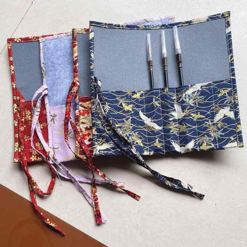 筆巻き 書道 毛筆 筆入れ 中国風 古風 大容量 帆布製 布製 携帯用 鶴柄 鯉柄 梅柄 ピンク ブルー レッド レトロ ビンテージ 書道具 筆袋 絵画道具