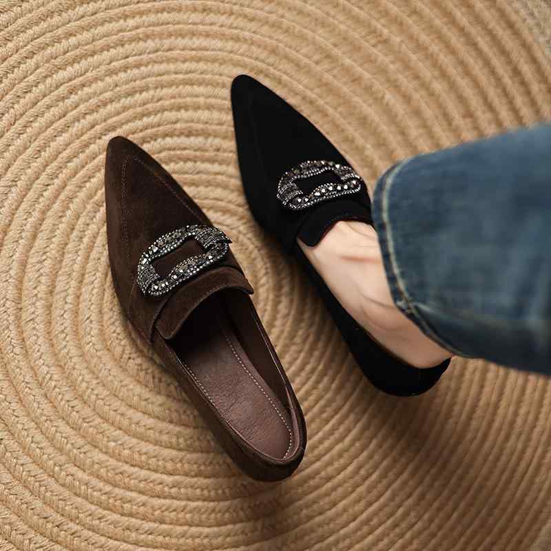 靴 パンプス レディース 大きいサイズ ポインテッドトゥ 5.5cm ミドルヒール チャンキーヒール スクエアバックル ラインストーン 羊革 スエード 豚革 ス...