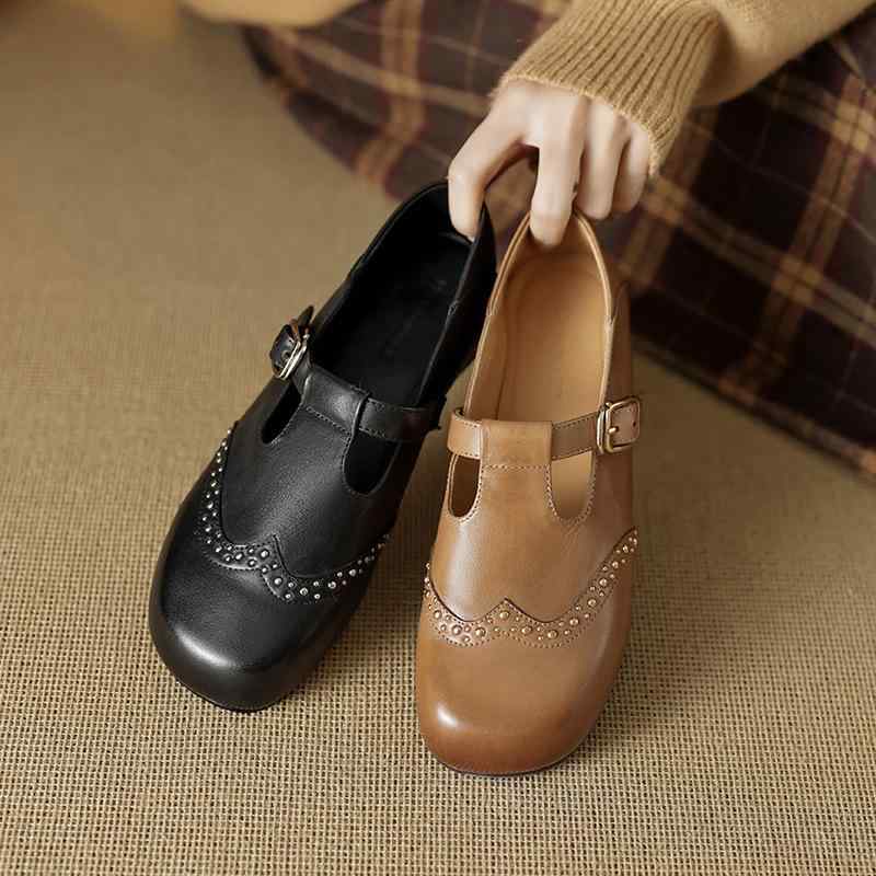 靴 メリージェーンシューズ レディース 本革 牛革 ラウンドトゥ Tストラップ ローヒール フラットシューズ スタッズ バックル レトロ クラシック 深履き ステッチ 羊革裏地 ラバーソール 普段使い デイリーユース オールシーズン ブラック ベージュ