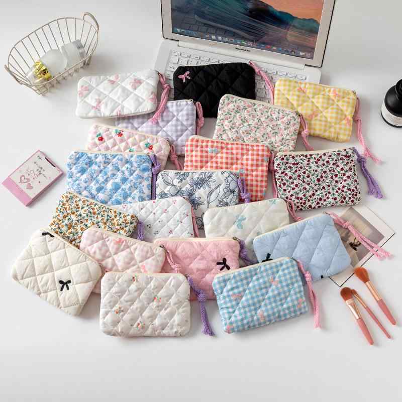 化粧ポーチ レディース 小花柄 キルティング かわいい リップ コスメ イヤホン ケーブル 収納 多機能 ..