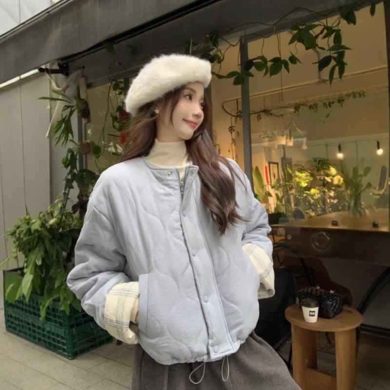 中綿ジャケット レディース 女性用 秋冬 韓国風 日韓カジュアル ショート丈 短め クルーネック 丸首 オーバーサイズ ゆったり 体型カバー 小柄 低身長向け 着回し 厚手 防寒 ファスナー 無地 ポリエステル素材 ピンク ブルー(4)