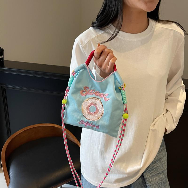 鞄 レディース ドーナツ型 刺繍デザイン ナイロン ミニ ショルダーバッグ 斜めがけ 肩掛け 軽量 コンパ..