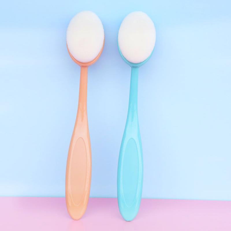 ファンデーションブラシ 歯ブラシ型 ムラなし パウダーレス BBクリーム リキッドファンデーション用 ベースメイク 密着 ナイロン毛 長柄 プロ仕様 メイクアッ...