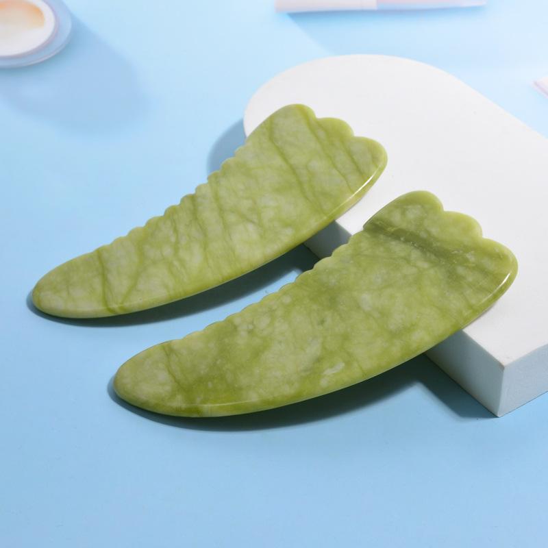 かっさ板 緑鳳玉 天然石 大型 羊角型 目元 顔用 フェイスライン むくみ解消 美顔マッサージ リフトアップ 首 肩 デコルテ ボディ 全身ケア 美容 健康グッ...