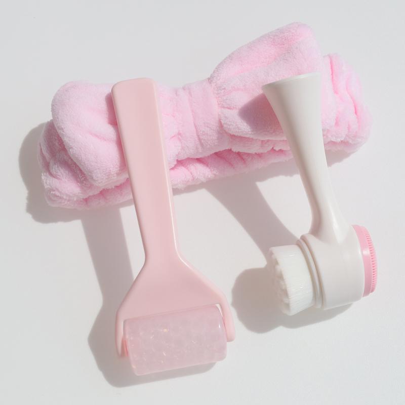 美容ツール レディース 3点セット ピンク 冷却 美顔ローラー 洗顔ブラシ ヘアバンド フェイスケア 自宅用 スキンケア 小顔 リフレッシュ(x3)