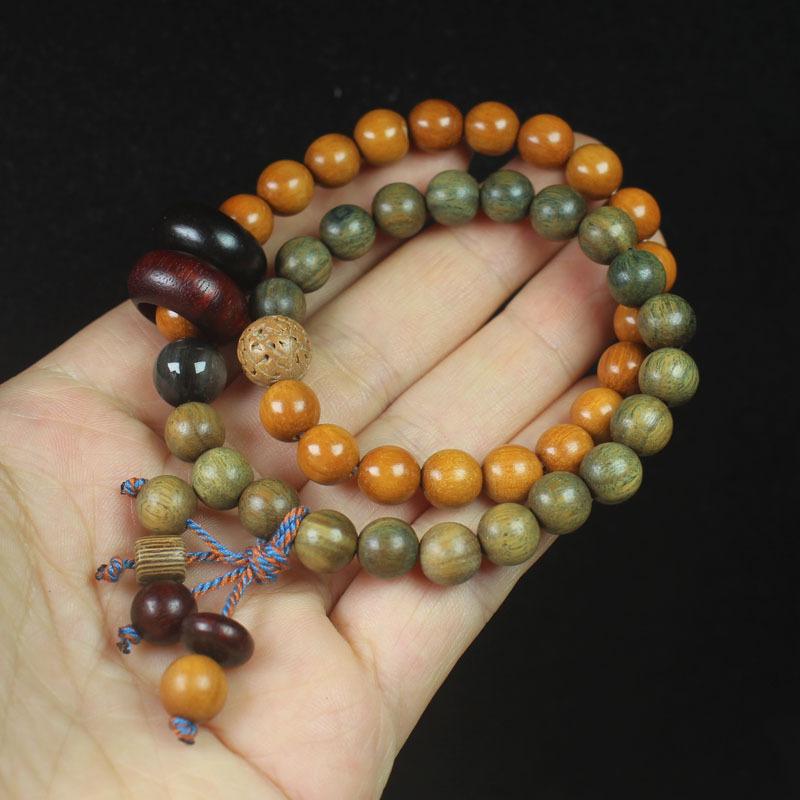 念珠ブレスレット 緑檀 サンダルウッド 8mm玉 2連 ダブル バイカラー 赤黒アクセント 木珠 流蘇 木製 天然木 数珠 腕輪 ハンドメイド 民族風 エスニック お守り ギフト プレゼント アクセサリー