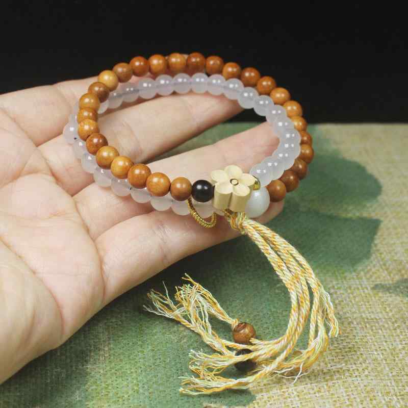 ブレスレット 白檀 6mm ホワイトビーズ 梅の花 ダブルラップ 念珠 数珠 スライドリング コットン タッセル 木製花モチーフ エスニック調 普段使い お守り 厄除け ユニセックス 装飾品