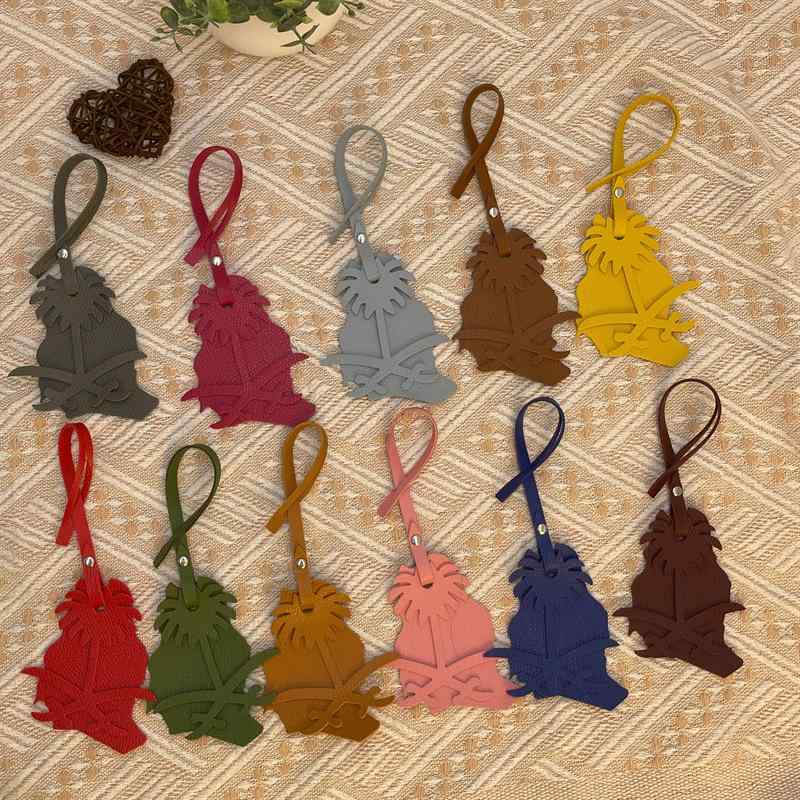 キーホルダー ユニセックス PUレザー アラビア文字 サウジアラビア地図 国章 剣 ヤシの木 モチーフ チ..