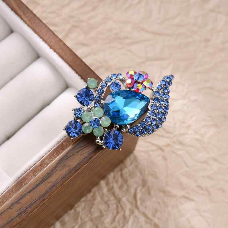ブローチ レディース 韓国風 エレガント 上品 花 フラワー クリスタル ラインストーン ブルー 青 スーツ カーディガン留め ファッション小物 オフィス フォーマル 卒業式 入学式 普段使い 結婚式 パーティー アクセサリー 女性用