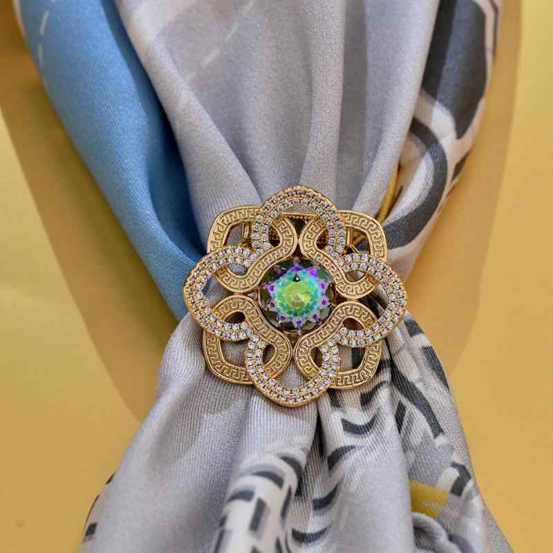 ブローチ レディース 高級感 エレガント オーストリアンクリスタル 韓国風 花 フラワー ミニ スーツ ラ..