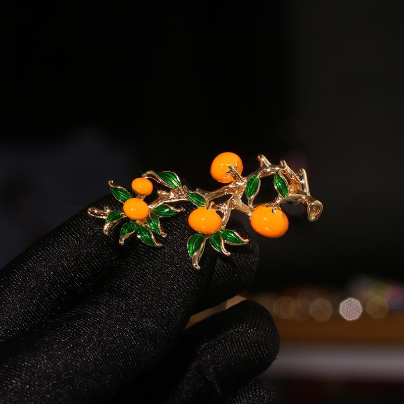 ブローチ レディース 女性 柿モチーフ ゴールド 縁起物 開運 お守り 高級感 個性的 おしゃれ かわいい ..