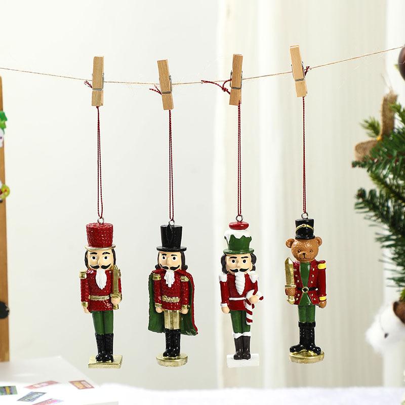 クリスマスオーナメント くるみ割り人形 兵士 立ち姿 樹脂製 ヨーロッパ風 カートゥーンデザイン クリ..