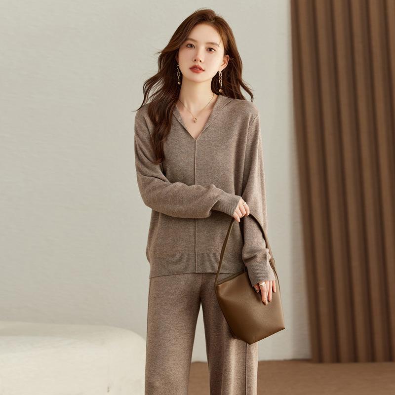 セットアップ レディース 春秋 韓国風 日韓スタイル 羊毛混 ニット 無地 ゆったり ワイド 長袖 長ズボン パンツスーツ カジュアル きれいめ 上品 通勤 普段使い ツーピース