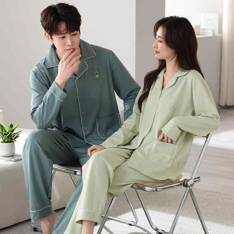 ・カテゴリ: セットアップ・生地: 綿シルク・スタイル: セットアップ・主な素材: 綿100%・生地厚さ: 181-200g/平方メートル・ネックライン: 襟付き、クルーネック・袖丈: 長袖・丈: ロング丈・機能: 通気性、伸縮性、部屋着、保温、外着用・サイズ展開: レディース: M, L, XL, XXL、メンズ: L, XL, XXL, XXXL・雰囲気: 上質