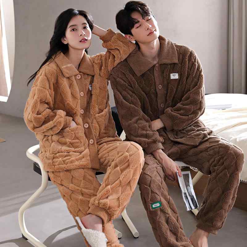パジャマ 男女兼用 カップル ペア 高級感 サンゴマイヤー 裏起毛 厚手 保温 あったか ルームウェア 部屋着 外出着 長袖 長ズボン 上下セット 冬物 通気性 伸縮性 もこもこ