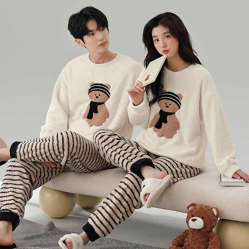 パジャマ 男女兼用 秋冬 ふわふわ もこもこ フランネル 厚手 保温 カップル ペア ルームウェア 部屋着 外出着 ワンマイルウェア かわいい キャラクター柄 上下セット 長袖 長ズボン クルーネック プルオーバー 伸縮性 快適 ポリエステル