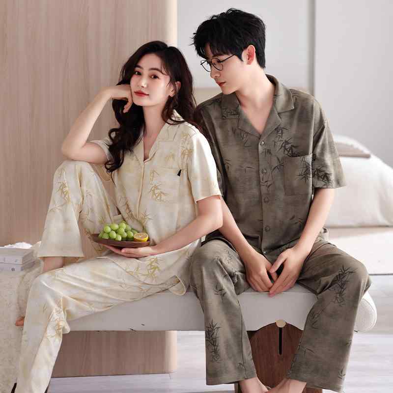 ・カテゴリ: セットアップ・主な素材: 綿95%以上・厚さ: 適度な厚み (161-180g/平方メートル)・ネックライン: ポロ襟・袖丈: 半袖・丈: ロングパンツ・機能: リラックス、通気性、伸縮性、快適、外着可能・シーン: アウトドア、ルームウェア、ホテル、ブライダルフォト・サイズ展開: レディース M, L, XL, XXL、メンズ L, XL, XXL, XXXL・スタイル: エレガント