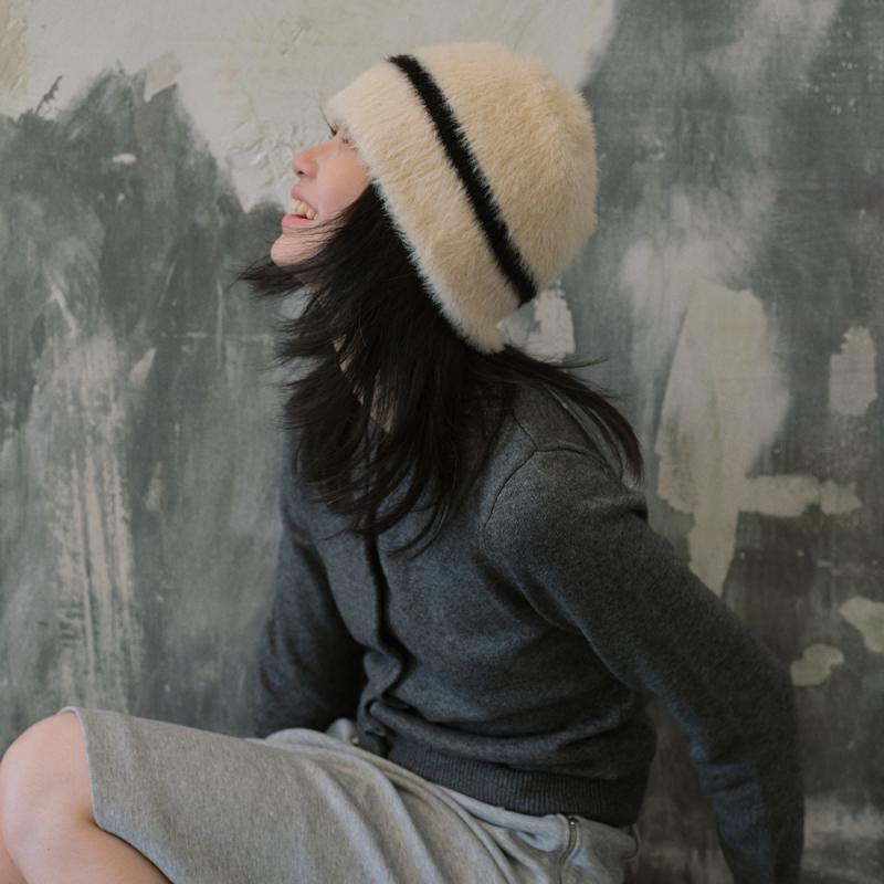 ニット帽 レディース 韓国風デザイン フェイクファー ボーダー柄 秋冬 もちもち 柔らか 防寒 保温 ワッ..