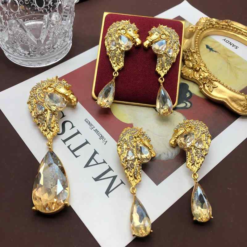 アクセサリー レディース 欧米風 重厚感 ジルコニア 煌めく ホースヘッド 馬モチーフ ドロップ型 上品 ..