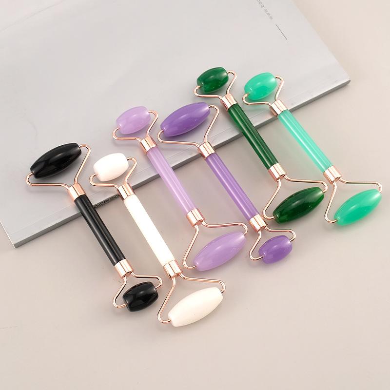 美顔ローラー 顔用 フェイスケア 手動式 天然樹脂 ダブルヘッド 両頭マッサージスティック ポータブル ..