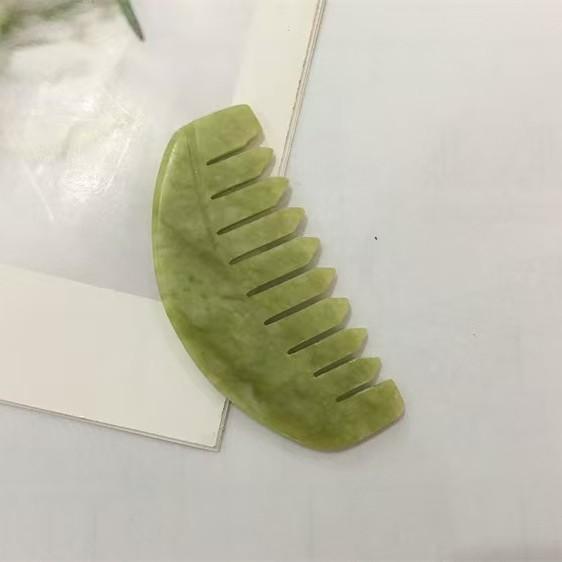 マッサージコーム 天然 緑風翡翠 かっさプレート 頭皮ケア 全身ケア 経絡 ツボ押し 美容健康 リラック..