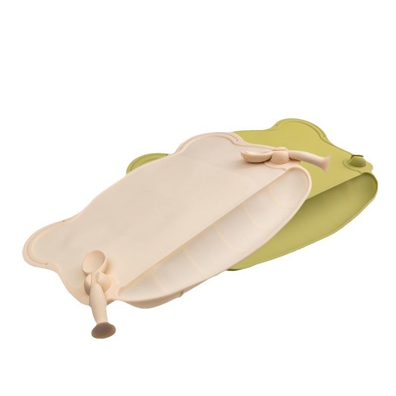 ベビーランチョンマット 赤ちゃん用 クマ シリコン製 一体型 食べこぼしポケット付き 滑り止め 折りたたみ コンパクト収納 離乳食 食事 おやつ お手入れ簡単 安心素材