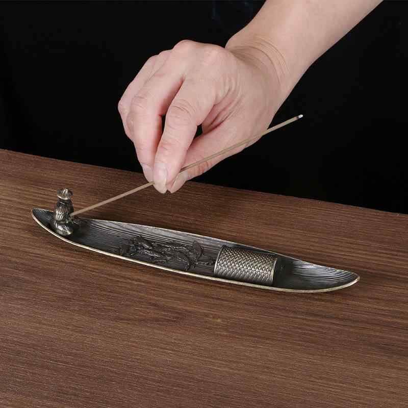 お香立て 釣翁 釣り人モチーフ 合金製 小舟型 船形 横置き 線香立て 家庭用 室内 リビング 書斎 玄関 和室 和モダン 白檀 沈香 癒し リラックス インテリア雑貨 アジアン