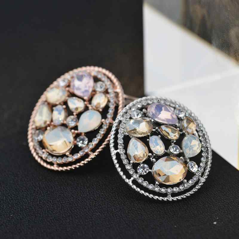 ブローチ スカーフクリップ レディース 高級感 ガラス 蝶々結び ラインストーン 多機能 万能 韓国風 合..