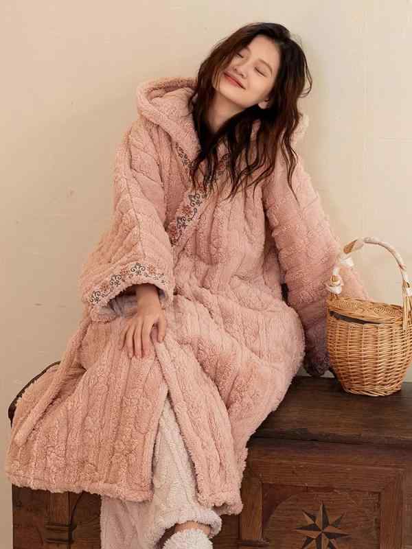 ローブ マタニティ 産後 授乳 サンゴマイヤー 中綿入り 保温 あったか フード付き ウエスト紐 長袖 ルームワンピース 秋冬 無地 ポケット付き 入院準備 カジュアル ポリエステル ふわふわ もこもこ