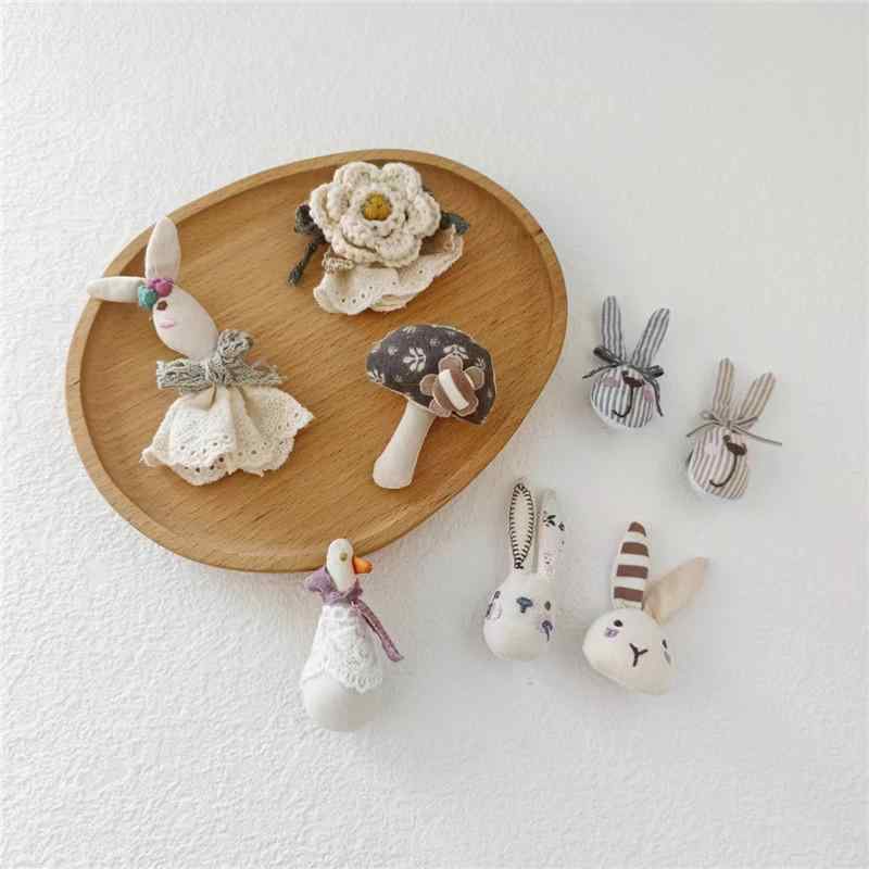 ブローチ レディース 森ガール系 かわいい 動物 きのこ 毛糸花 綿麻 ファッション小物 女性用 万能 カ..