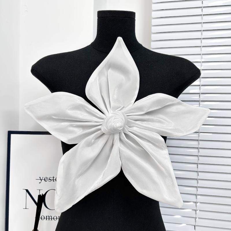 ブローチ レディース 立体フラワー コサージュ 欧米風 シンプル ファブリック デザイン 春夏 ジャケット スーツ ワンピース アクセサリー ホワイト ブラック ピンク(x2)