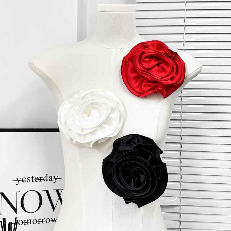 ブローチ 男女兼用 サテン 手作り 立体 ローズ バラ フラワー コサージュ ヘアアクセサリー バッグチャーム ジャケット ワンピース 服飾アクセサリー おしゃれ フォーマル カジュアル(x3)