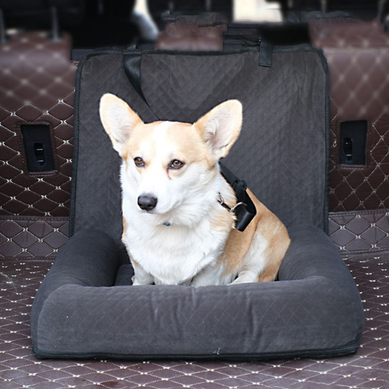 表地素材：パイル地内部素材：パイル地詰め物素材：PP綿、スポンジ【お出かけや旅に便利】愛犬との車でのお出かけにピッタリの車内設置用のベッド「ドライブベッド」です。お出かけの間も愛犬に特等席を作っちゃおう。背もたれが高めのふんわりとしたベッドをシートに取り付けて、愛犬専用席をつくってあげて下さい。【サイズ】57*49*50cm（推奨体重7kg以下）;【機能】車酔い防止、飛び出し防止 、汚れ防止、破れ防止、落す防止 、邪魔防止。【安定感抜群・飛び出し防止】シートベルトを通すことで、しっかり座席に固定して、ショルダーストラップをヘッドレストにかけて固定できます。安定感抜群！また、シート中に飛び出し防止のリードも付き、ドライブする時、犬や猫ちゃんが車酔いなどの心配がありません。ペットの安全をしっかり守ります。【車内を綺麗に保ってくれます】ワンちゃんの足跡、毛、フケ、汚れ、水、砂、土、泥から大事な車席を守ってくれる、中小型犬、猫、うさぎ向けの犬ドライブシート兼ドライブボックス。【全車種対応】適用対象：中小型犬、猫。 対応車種：全車種。シートベルトの長さが座席の後ろに調整可能なので、SUV、トラックなどの自動車対応できます。取り付け簡単で、散歩、ドライブ、旅行などペットとのいろいろなお出かけに活躍できる。2WAY ドライブ キャリー ふかふかベッド 何役もこなす大変便利なドライブキャリーベッドの登場です！ ワンちゃんがふかふかなベッドで寛いだままキャリーバッグとして持ち運び移動できます。 ■犬、猫にもピッタリです。 ■サイズ：57*49*50cm（推奨体重7kg以下） ■そのままキャリーとしても使用可能　（お出掛け・病院など） ■ストラップ付で、車ヘッドレスト・背もたれに固定できる ■ふかふかベッド ■おしゃれなデザインで1年中使える ■撥水加工で、水洗いもOK！ ■犬の居場所を確保できるので、もう運転中にウロウロして、怖い思いをすることはありません。 ■室内でベッドとして使用できます。 ■ 製造時期によりデザインや仕様に若干の変更がある場合がございます。ご了承ください。 ■ 優しいソフトな肌触りの素材。暖かく、ぐっすり眠れます。 ▼衛生のため、真空包装されております。初めに開ける時、皺がありますか、何日を使う後、あるいは、1度洗濯した後、皺がなくなります、お手数おかけします。 ▼お使いのモニターによっては、実際の色と若干異なって見える場合があります。 ▼実寸は素人採寸ですので、多少の誤差はご了承願います。 ドライブベッド 犬 2way 犬用ドライブベッド 車 犬のドライブベッド 犬用 中型犬 ペット 中型犬用ドライブベッド 小型犬 ペット用ドライブシート 柴犬 柴犬用ドライブベッド ペット用品 飛び出し防止 柔らかい 車用ペットシート 折りたたみ 防水 アウトドア 洗える 持ち運び 中小型犬 車用品 車用 くるま用品 後部座席 軽自動車犬用おでかけ用品 犬用カー用品 犬用ベッド・マット・ステップ 犬 ベッド・クッション ペット用品 ホーム&キッチン スポーツ&アウトドア 車＆バイク DIY・工具・ガーデン 文房具・オフィス用品 ペットベッド 耐噛み 高い 食べ物 タイムセール 耐噛 通年 小型犬 折りたたみ たためるペットベッド かご かわいい ゆりかご 丸洗い 中型犬 小さめ 長方形 超小型 持ち運び ドライブボックス 犬 後部座席 軽自動車 ドライブボックス犬用 犬用ドライブボックス 車 折り畳み 中型犬 くるま用品 大型犬 中型犬 夏 l 2匹 リュック ドライブボックス 小型犬 洗える 持ち運び 中小型犬 猫用ドライブボックス 中型犬 犬用ドライブボックス中型犬 犬 車 ペット 車用品 車用 くるま用品 ペット 小型犬 大型犬 ドライブボックス 軽自動車 軽自動車助手席ドライブボックス犬用 ペット用 軽自動車ドライブボックス 中型犬 ペットシート ドライブシート カバー 折りたたみ 防水 ペットベッド 日本製 人気 人間工学 破れにくいペットベッド ぬいぐるみ やねつき 猫 猫用 猫も犬も自分のベッドがほしい クッション 中型犬大型犬 可愛いベッドドライブボックス 犬 後部座席 車 小型犬 犬用ドライブボックス 犬車用ドライブボックス くるま用品 中型犬 ドライブボックス人気 柴犬 柴犬用ドライブボックス ペットベッド 夏用 洗える 冷感 クッション ソファ 角型 小型犬 猫用 mサイズ リバーシブル 猫 ペット ハウス 犬小屋 猫小屋 通気性いい 暑さ対策 マットレス付き 洗濯可能 ドライブボックス 犬 車 ドライブボックス 中型犬 大きい コンソール 2匹 大型犬 飛び出し防止 安い 柴犬 折り畳み 助手席用 小型犬 犬車用ドライブボックス 犬用ドライブボックス ドライブボックス 小型犬 アームレスト 犬 車 犬用 ペット 犬車用ドライブボックス小型犬2匹用 中型犬 車用ペットシート ドライブシート カバー 折りたたみ 防水 アウトドア ドライブボックス 犬 車 ドライブボックス 小型犬 猫ペット 車用ペットシート ドライブシート 折りたたみ式 飛び出し防止 通気 防水 汚れ防止 洗濯可能 車 全種犬 車酔い防止 ペットベッド 夏用 冷感 クッション ソファ 洗える 角型 小型犬 猫用 mサイズ ペット商品 ペットグッズ 犬用品 マット 寝具 カドラー 休息 おやすみ カラフル 接触冷感 洗える ペットソファー 犬 小型犬 中型犬用ペットソファー 豪華 ペットベッド ペットクッション マット 犬 猫 スクエア型 洗える 冷感 メッシュ 通気性いい ふわふわ ドライブボックス 中小型犬 猫用ドライブボックス 犬車用ドライブボックス小型犬2匹用 翌日発送 ドライブボックス車用ペットシート 折り畳み可小型犬用 中型犬用 ドライブ用品カーシート ペットソファー ドライブ 車 猫 ペットベッド ペットソファー ペットクッション マット 犬 猫 スクエア型 洗える 冷感 メッシュ 通気性いい ふわふわ ペット用ドライブボックス 中型犬 ペット用 ドライブボックス ペット 車用 犬 中小型 ペットシート ドライブシート カバー 折りたたみ 防水 アウトドア 2way 小型犬 ドライブベッド 犬 2way 犬用ドライブベッド 車 犬のドライブベッド 犬用 アームレスト 中型犬 ペット 中型犬用ドライブベッド 小型犬 ペット用ドライブシート 2頭 ドライブボックス ペット 中型犬 小型犬 車用 ペットシート ドライブシート カバー 折りたたみ 防水 アウトドア ペット用ドライブボックス ペット用 大型犬 車 酔わない ドライブボックス l 中型犬 犬 くるま用品 ピンク サイズ 犬 車 即買い 柴犬 柴犬用ドライブボックス ふわふわ 折り畳み 2匹 2匹用 犬ドライブボックス2匹 洗濯 3way ピンク サイズ ペットベッド 犬 夏用 可愛い 大型犬 保冷剤 ペット テント ペット ハウス 犬小屋 猫小屋 通気性いい 暑さ対策 マットレス付き 洗濯可能 犬 ベッド ペットソファー リネン風生地 ペット ドライブボックス ペット用ドライブボックス 車用 中型犬 小型犬 中小型 ペット用 車用 ペットシート ドライブシート カバー 折りたたみ 防水 アウトドア ドライブボックス 小型犬 アームレスト 持ち運び ペット 車 犬車用ドライブボックス小型犬2匹用 中型犬 車用 ペットシート ドライブシート カバー 折りたたみ 防水 アウトドア 犬 ドライブボックス 後部座席 犬用ドライブボックス 車 中型犬 後部座席用 ペット 犬 シートカバー ドライブシート 後部座席 ドライブボックス ペット 大型犬 小型犬 ドライブベッド アームレスト 犬 lサイズ l 犬用 人気 柴犬 ペット用品 飛び出し防止 柔らかい クッション 犬用ドライブベッド 犬のドライブベッド 犬の夏用ドライブベッド中型犬 ドライブボックス 大型 犬 くるま用品 大型犬 犬車用ドライブボックス大型犬 いぬドライブボックス大型犬 犬用ドライブボックス大型犬 ペット 車 中型犬 10キロ 10kg 3way ドライブベッド 柴犬 柴犬用ドライブベッド 大型犬 ペット 大型犬用ドライブベッド 犬 2way ショルダー アームレスト 犬用 人気 ペット用品 飛び出し防止 柔らかい ペットソファー 小型犬 夏用 犬 ベッド 夏用 ペットベッド リネン風生地 さらさら 通気性 蒸れにくい ペットクッション おしゃれ 大型犬 マット ペット用ドライブベッド ペット 車用 ドライブベッド 犬 小型犬 ペット用ドライブシート ペットベッド ドライブ 犬 ペット用品 飛び出し防止 ドライブベッド 柔らかい クッション ドライブベッド 大型 ふかふかドライブベッド お出かけ用 車酔い防止 ネイビー 犬猫用 コンソール ぐっすりドライブベッド 多頭 中型犬60 持ち運び わんちゃん 夏用 人気 犬 ベッド 洗える 小型犬 小型犬用ベッド 洗える 夏用 小型犬ベッド洗えるsサイズ 犬用ベッド 小型犬 洗える 夏 ペット クッション 猫ベッド ペットマット 犬用 小型犬用 滑り止め サイズ 120 ペットベッド うさぎ うさぎ用 兎用 白 シニア 小 小動物 柴犬 洗濯 洗濯機で洗える 夏 おしゃれ おもしろ スクエア スイカ ストライプ カバー外せるペットベッド そば ペットベッド もちもちペットベッド いちごペットベッド 通年用 脚つきコット型 足つき テント 低反発 テーブル 天蓋 床ずれ 籐 取り外し トトロ ハッピーみなもと ふとん ペットベッド 夏 犬 夏用 大型犬 保冷剤 丸 丸型 小型 小型犬 冷感 クッション ソファ 洗える 角型 小型犬 猫用 mサイズ 車 ラウンド 国産 丸型 中型犬 ペットベッド夏用中型犬 ペットソファー 大型犬 小型犬 中型犬用ペットソファー 豪華 犬 ベッド 夏用 ペットベッド ネン風生地 さらさら 通気性 蒸れにくい 枕付き ペットクッション ドライブボックス 中型犬 大型犬 ペット 犬 くるま用品 車用ドライブボックス中型 犬用ドライブボックス中型犬 中小型犬 猫用ドライブボックス ペット用ドライブボックス ドライブボックス 小型犬 車 大型犬 柴犬 2匹 翌日発送 ドライブボックス車用ペットシート 折り畳み可小型犬用 中型犬用 ドライブ用品カーシート 多頭 40 50 7キロ ペットベッド 夏用 洗える おしゃれ ふわふわ 小型犬 大型犬 猫 冬用 可愛い 猫ベッド 犬ベッド あったか 冬夏両用 木製 犬 ペットあごのせ 犬小屋 ペット うどん ドライブベッド 犬 中型犬 ペット 夏用 ショルダー スター 2way 後部座席 おしゃれ 春夏 l 小型犬 2匹 50 ペット用ドライブシート 大型犬 大型 犬用ドライブベッド大型犬