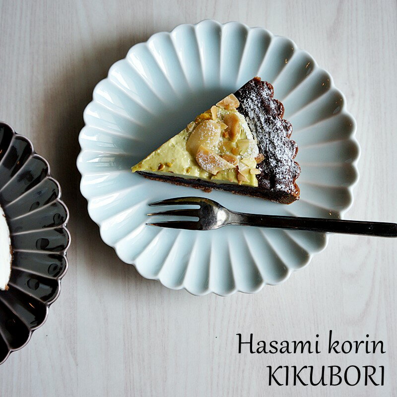 波佐見焼 皿 5寸皿 中皿 15cm 青白 菊彫り 菊皿 洸琳窯 | 食器 青磁 菊花 菊 菊割 平皿 取皿 取り皿 銘々皿のサムネイル