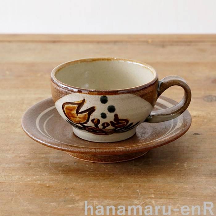 やちむん カップ＆ソーサー 蟹 かに | コーヒー カップ ソーサー 線彫り 焼き物 沖縄陶器のサムネイル