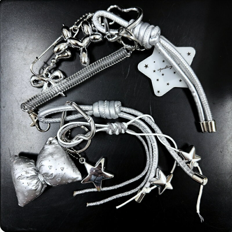 樂天商城 - バッグチャーム スターチャーム リボンデザイン 可愛い犬付き シルバー キーホルダー 取り外し可能 カラビナ付き 大人可愛い おしゃれ キーチャーム バッグアクセサリー レディース 母の日プレゼント