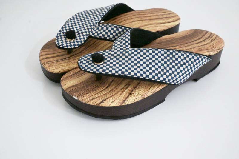 訳あり 紳士用 サンダル型下駄 木目調 ソフトウレタン台 滑り止めゴム付き Mサイズ h-600