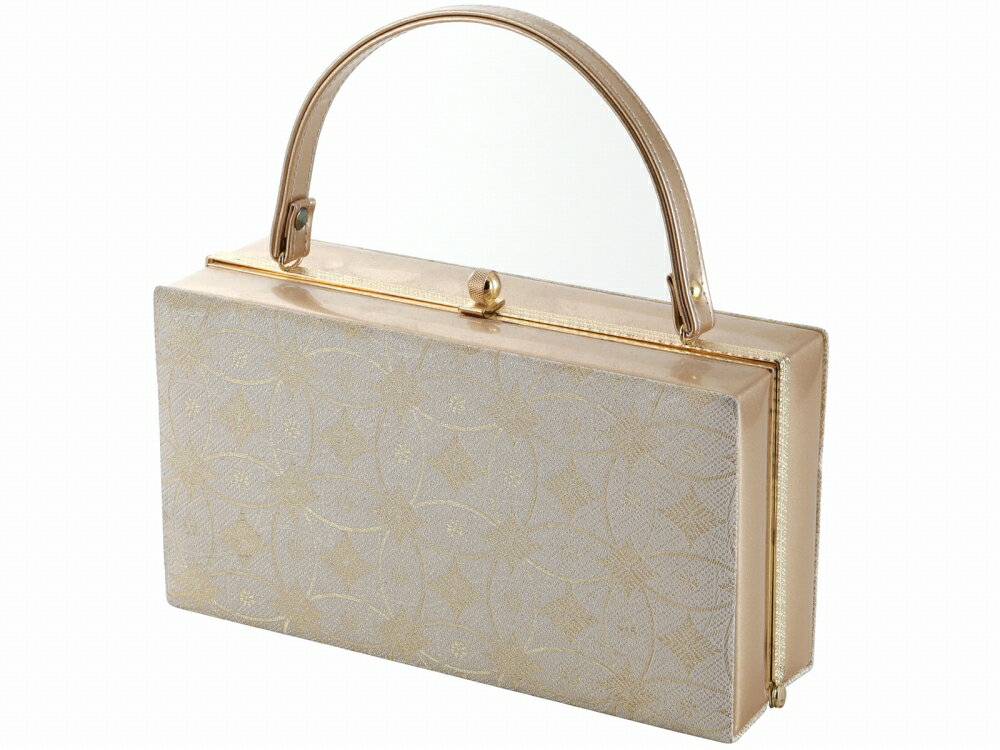 商品情報 新品 着物用のハンドバッグ単品です。 上品な金色が落ち着いた雰囲気です。 素材 帯地ほか サイズ 横：約23.5cm　高さ：約13cm　マチ巾：約8cm （持ち手部分含まず） ご注意 お色に関してはお使いのパソコンのモニターのカラ...