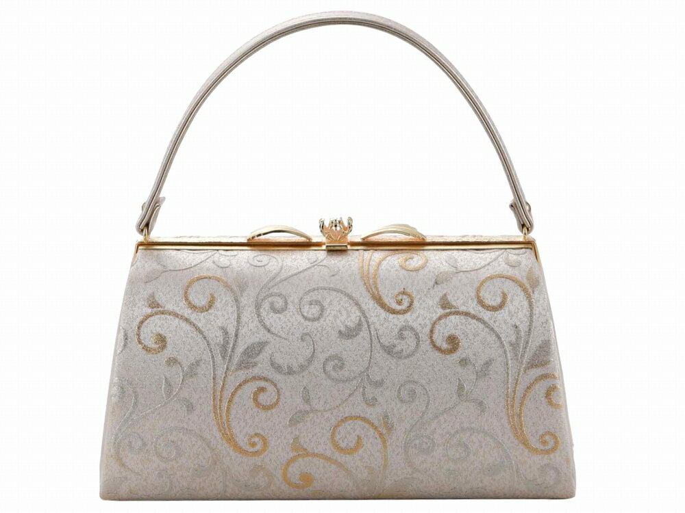 商品情報 新品 着物用のハンドバッグ単品です。 上品な金色が落ち着いた雰囲気です。 ※訳説明：バッグの表側に黒い汚れがあります。 こちらは訳あり商品です。 （交換・返品不可とさせて頂いておりますのでご了承下さいませ。） 素材 合皮・帯地ほか サイズ 横：約22.5cm　高さ：約11cm　マチ巾：約11cm （持ち手部分含まず） ご注意 お色に関してはお使いのパソコンのモニターのカラーバランスなどにより若干実物と異なってしまう場合がございます。 できるだけ実物に近くなるよう努めさせていただいておりますが 上記もよくご考慮いただきご注文を御願い致します。こちらの商品をご覧の方は、以下の検索をされています 礼装用 礼装 フォーマル 和服 和装 和小物 和装小物 着付け小物 小物 着物小物 着付け 礼装小物 レディース 女性用 女性 婦人 婦人用 女 大人 おとな 娘 孫 姉 妹 姉妹 母 お母さん 祖母 おばあちゃん 10代 20代 30代 40代 50代 60代 70代 80代 可愛い かわいい カワイイ おしゃれ お洒落 オシャレ 華やか 豪華 上品 着物 きもの 呉服 訪問着 黒留袖 色無地 附下 留袖 色留袖 付下げ 付け下げ 写真 写真撮影 お祝い 前撮り 記念撮影 撮影 披露宴 結婚式 式典 入学式 卒業式 39ショップ 買い回り 買いまわり 楽天 人気 売れ筋 トレンド おすすめ オススメ バッグ かばん 鞄 礼装バッグ 礼装用バッグ 礼装かばん 単品 訳アリ 訳あり 特価品 特価 大特価 安い お値打ち アウトレット アウトレット品 在庫限り 和柄 合皮 合成皮革 帯地 金 ゴールド